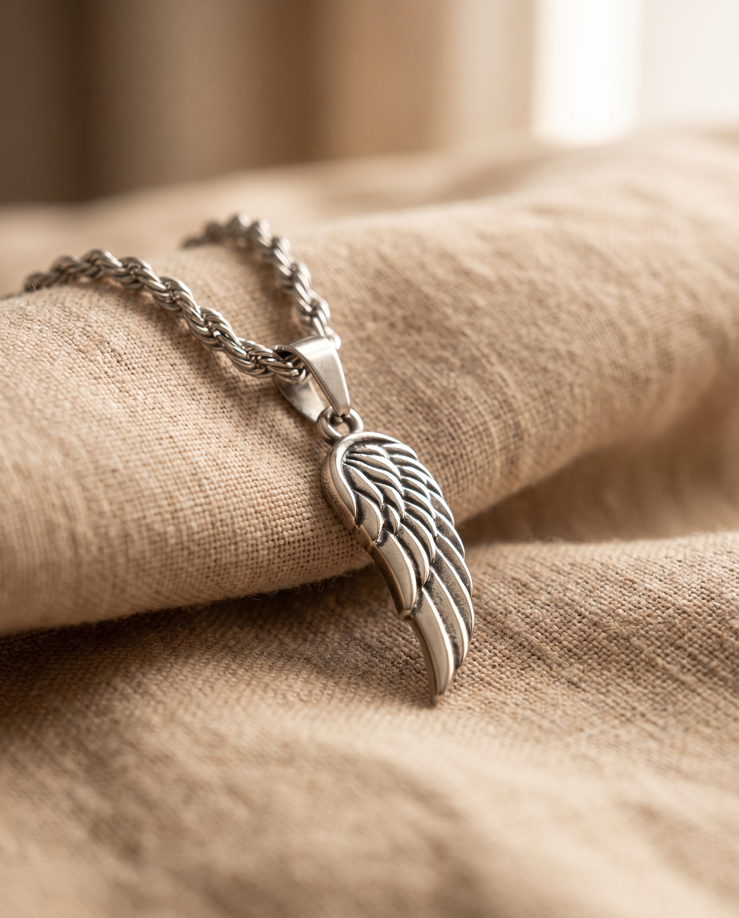 Small Wing Pendant Silver - Macro