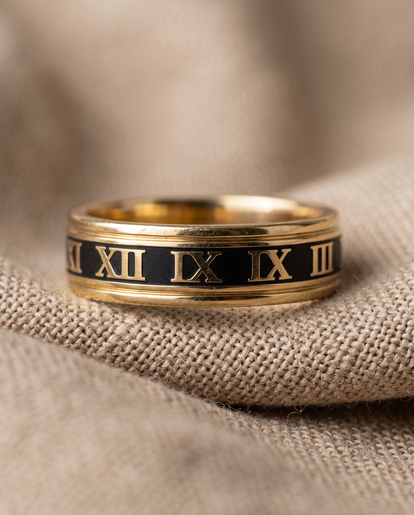 Rome ring (gold) - Macro