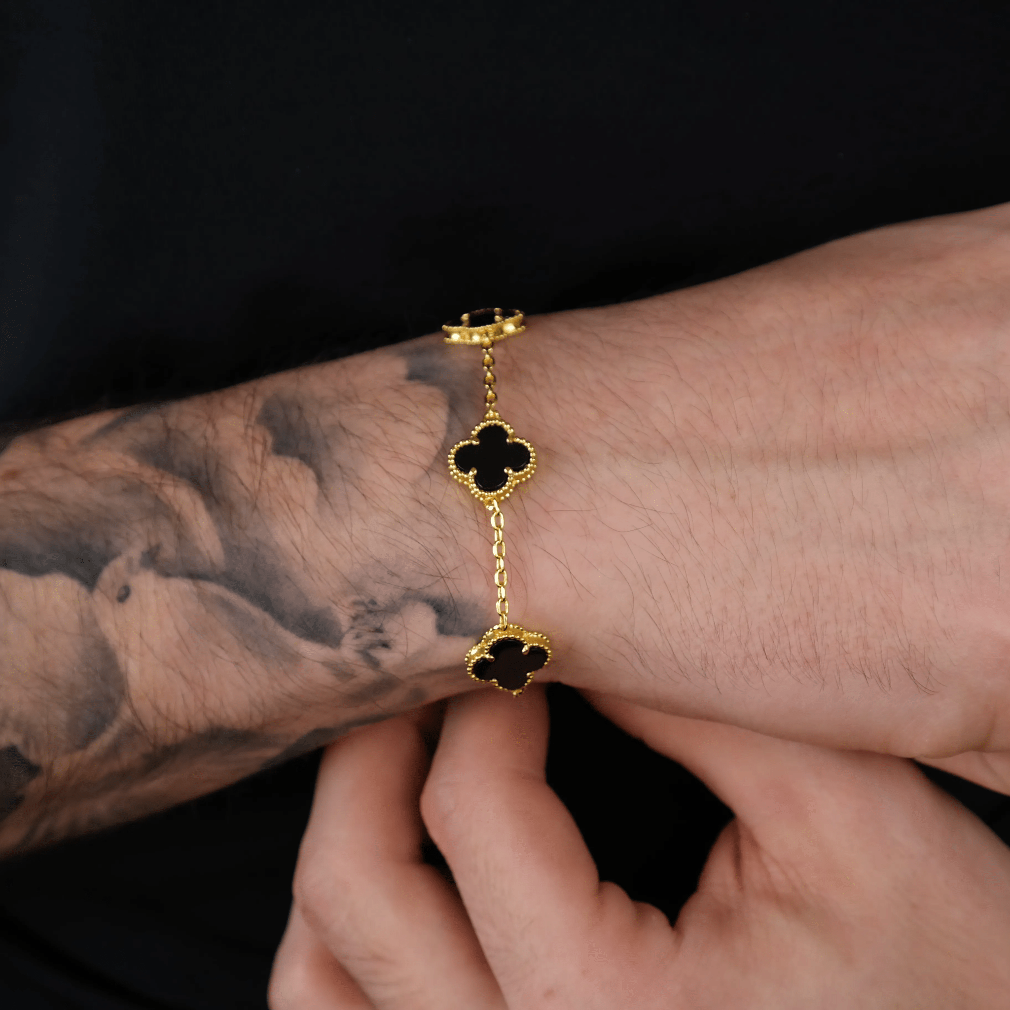 Lucky Charm Black (Gold) - DeRuiterDR.