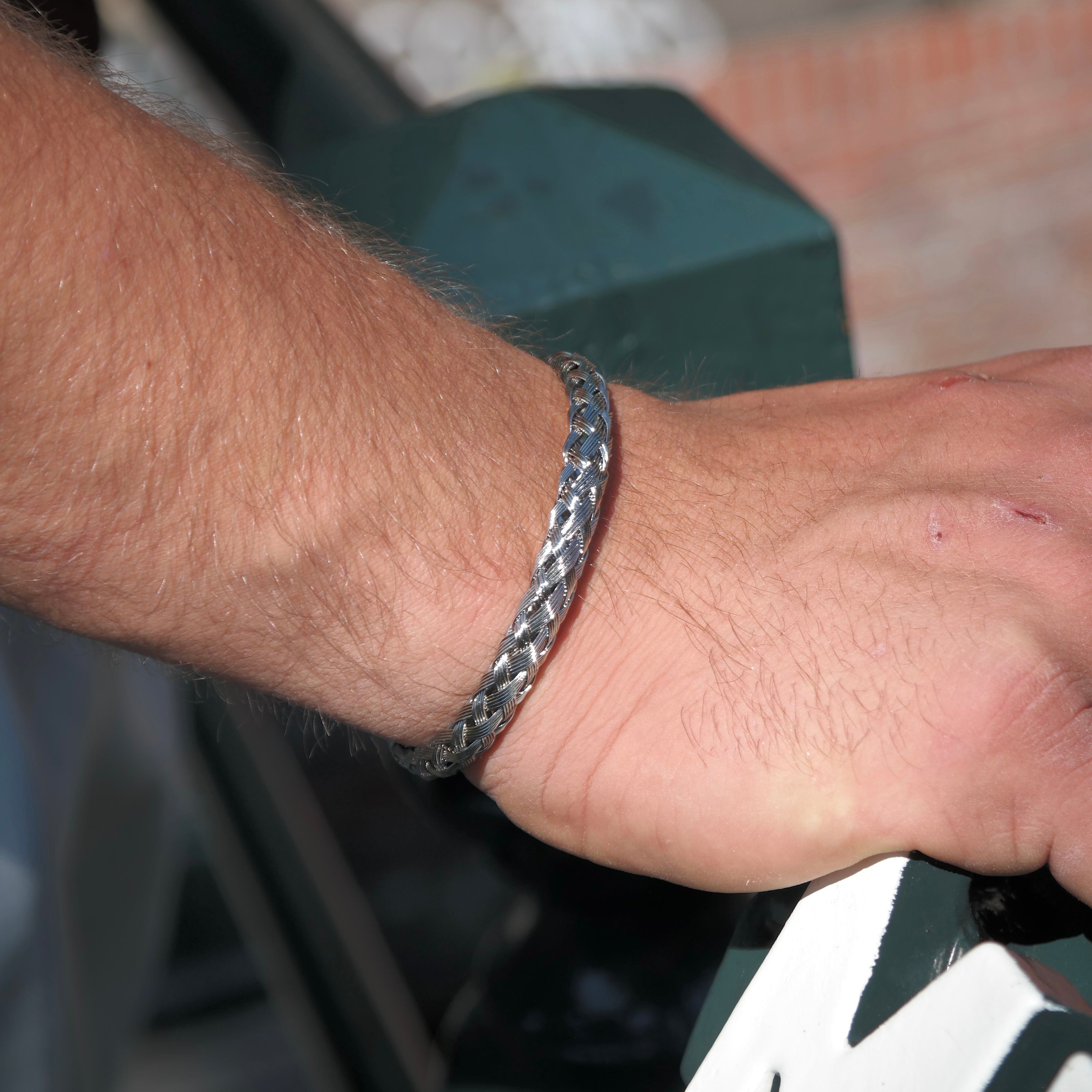 Wire Bracelet (Silver)