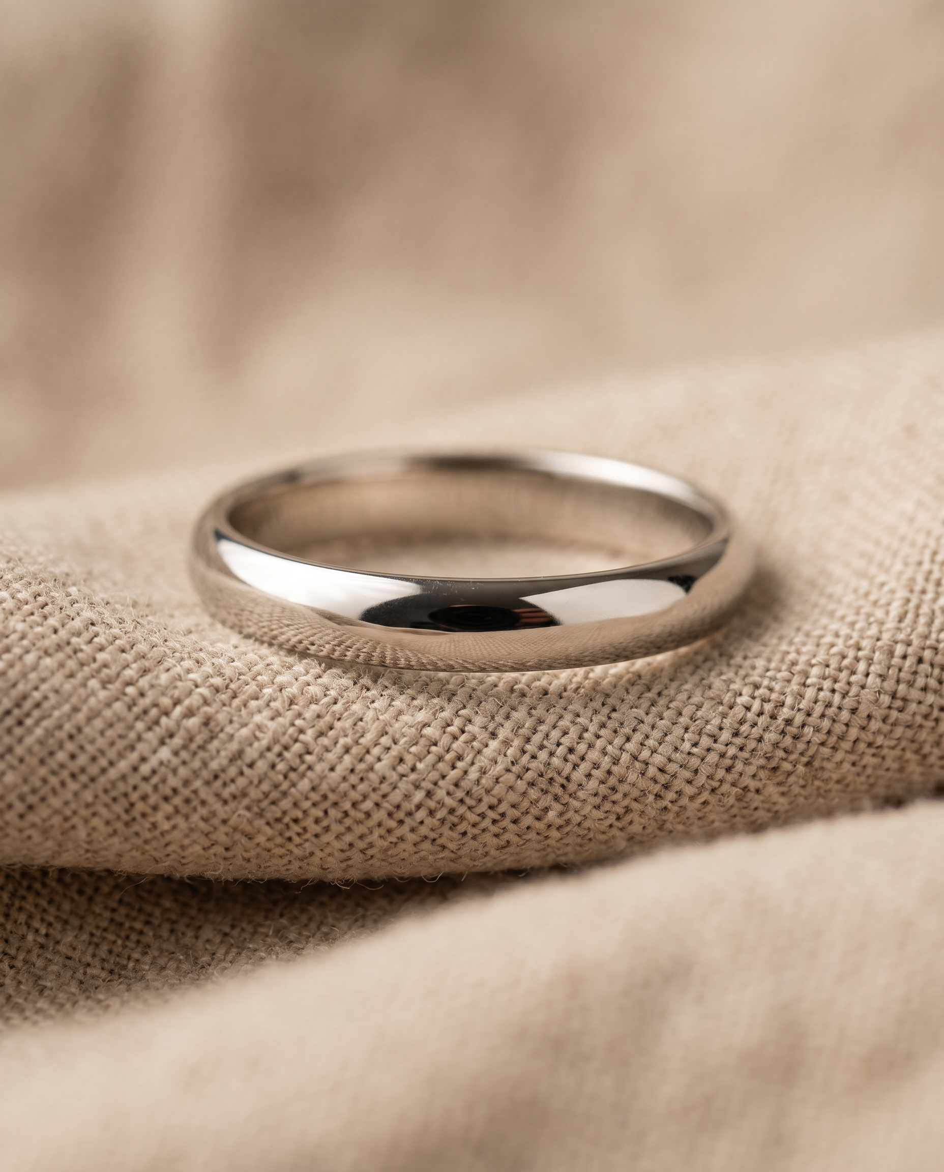 Round Band Ring (Silver) - Macro