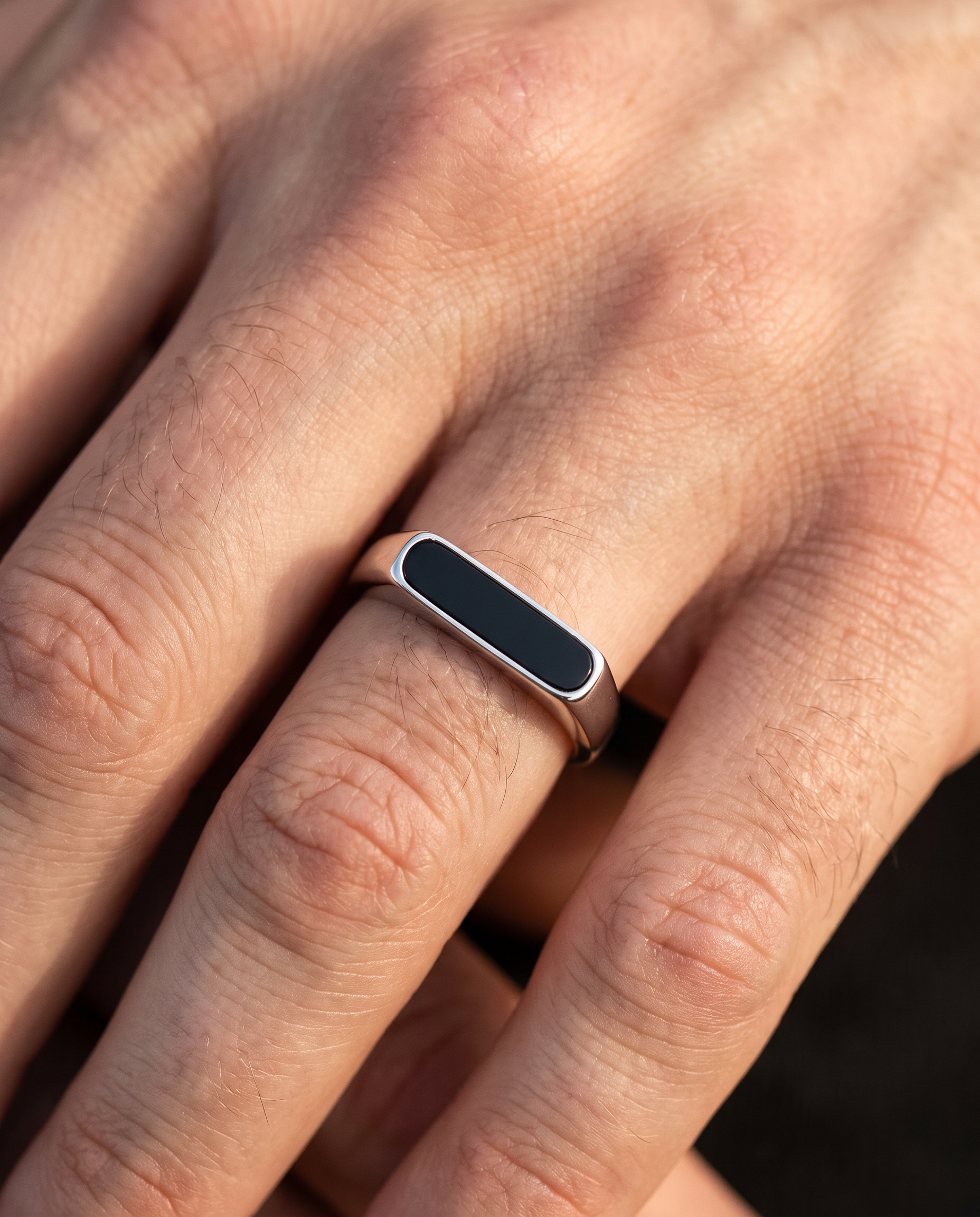 Onyx round Stone ring (silver) - Worn detail