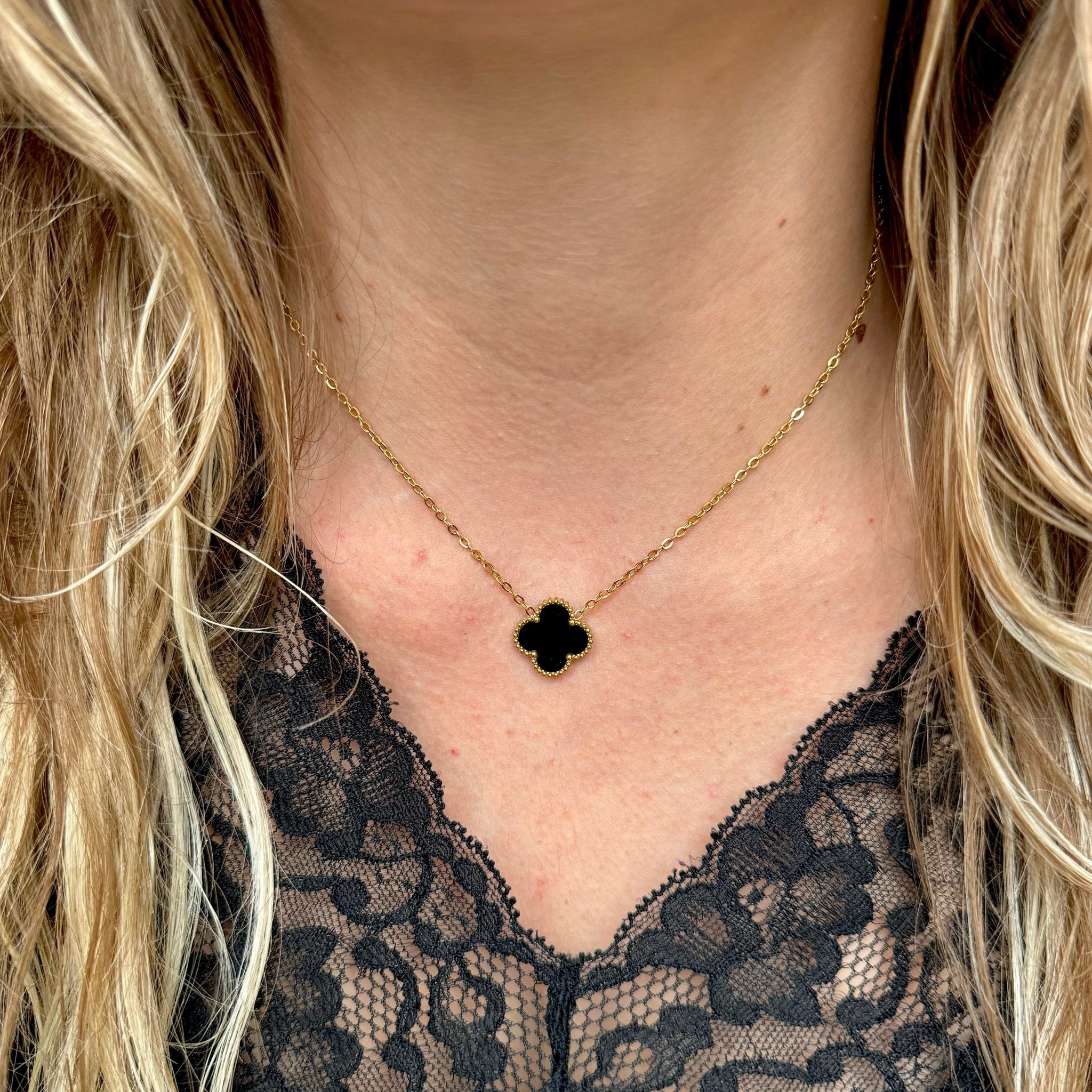 Lucky Charm Black Pendant (18K Gold) - DeRuiterDR.