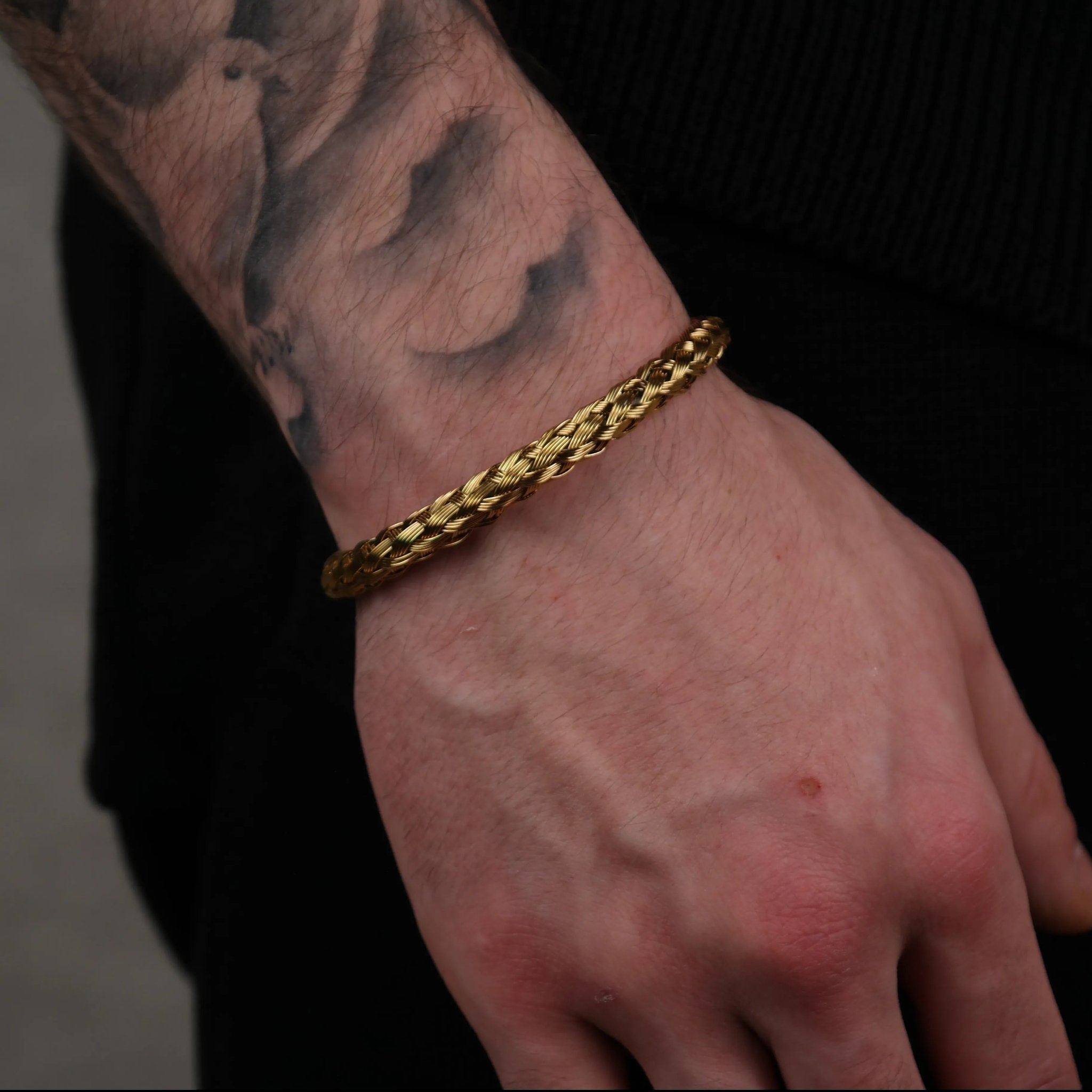 Wire Bracelet (Gold) - DeRuiterDR.